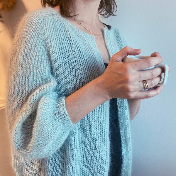 Germain cardigan, fnuglet strik på store pind, fåes som strikkeopskrift eller strikkekit