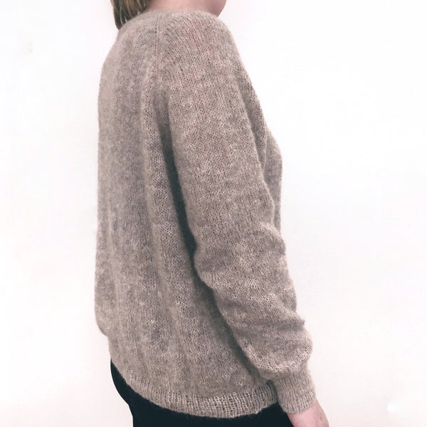 Evighedscardigan fra AlmaKnit. Luftig alpaca cardigan - design selv din strik.