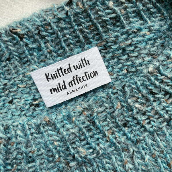 Tweed strikvest med bomuldslabel fra AlmaKnit