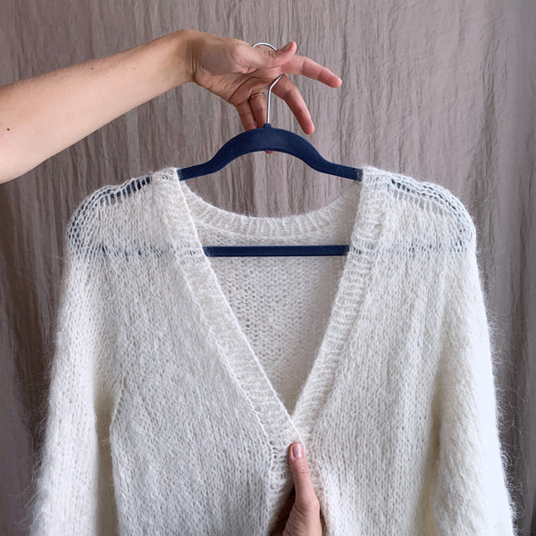 Strikkeopskrift fra AlmaKnit på Kamille Kimono