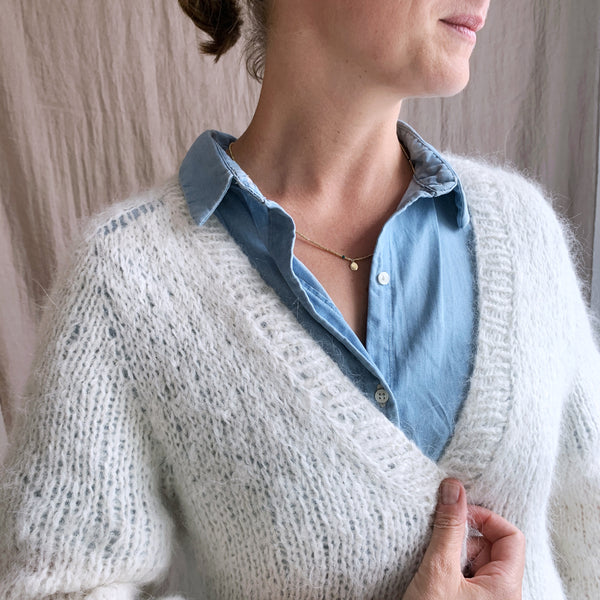 Strikkeopskrift fra AlmaKnit på Kamille Kimono.