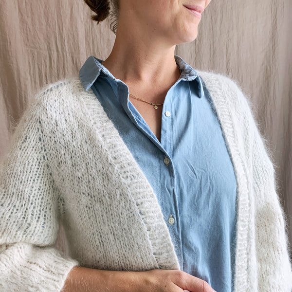 Strikkeopskrift på Kamille Kimono fra AlmaKnit