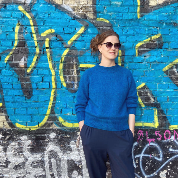 Over alle bredder sweater. Striktrøje i merine, cashemere og silk mohair fra Lana Gatto med ekstra brede ribkanter. Strikkeopskrift fra AlmaKnit.