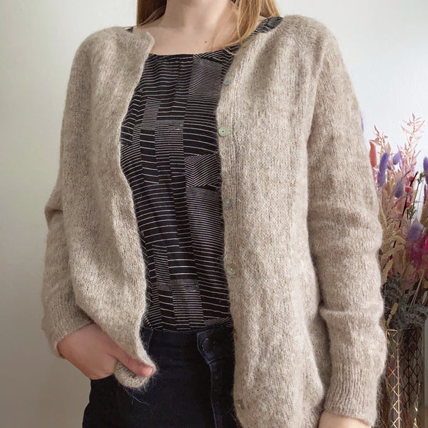 Evighedscardigan fra AlmaKnit. Alpaca cardigan - design selv din strik.