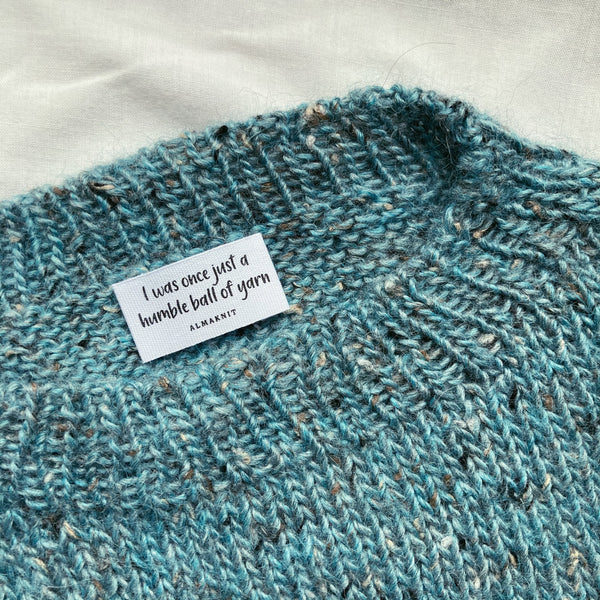 Vest strikket i tweed med label fra AlmaKnit