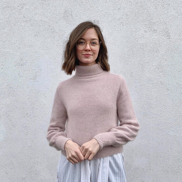 Clara Eggers x AlmaKnit strikdesign med broderi